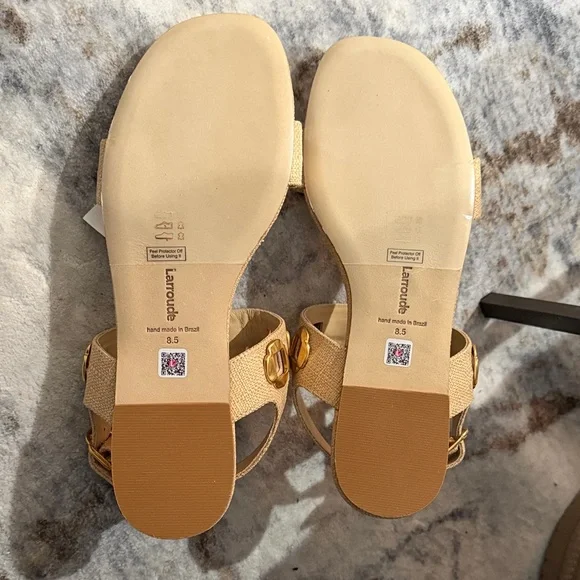 Larroude Beige Sandals with Gold Accents NEW - Picture 4 of 4